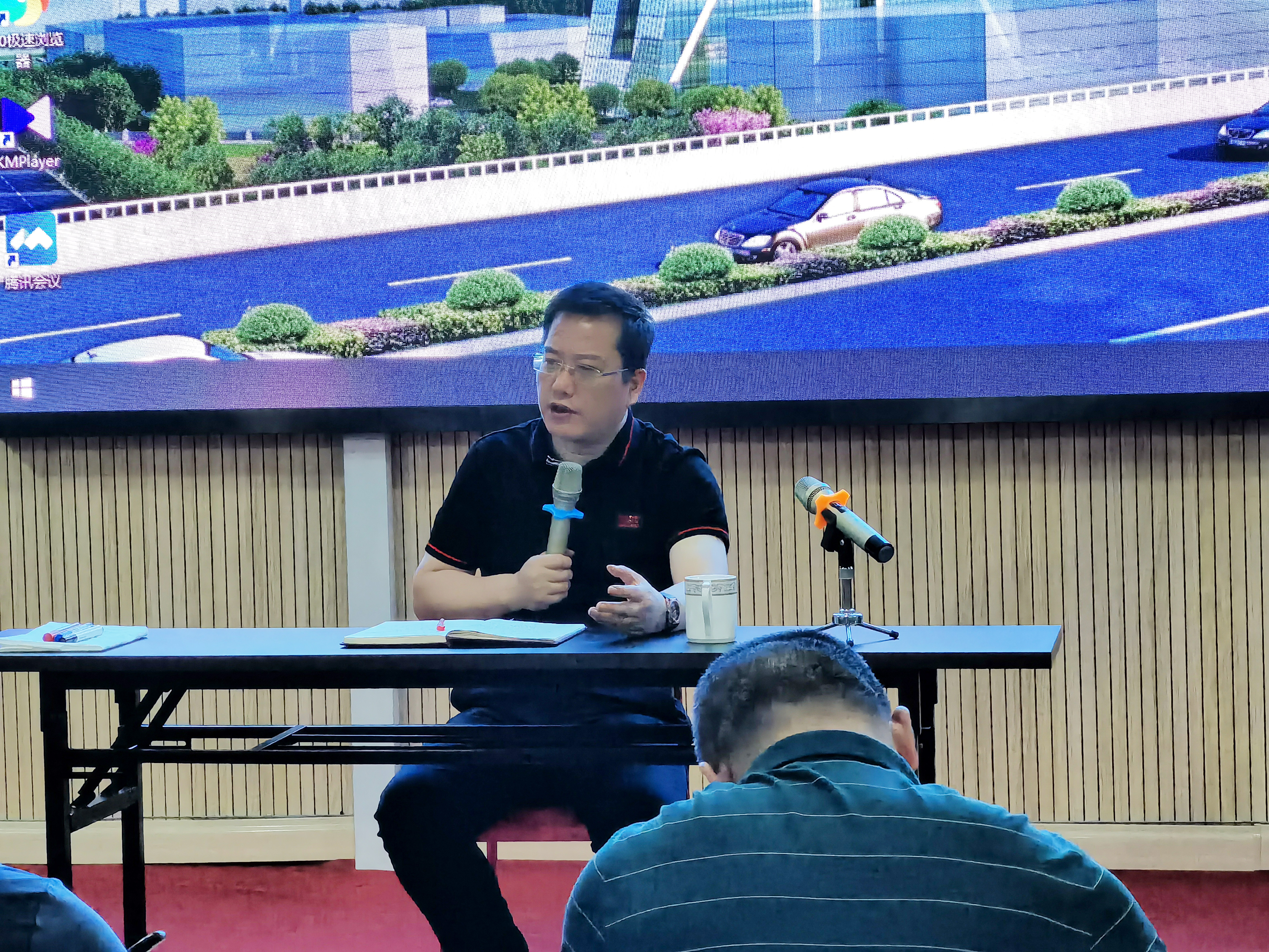 強(qiáng)化結(jié)構(gòu)調(diào)整 增強(qiáng)發(fā)展動力——集團(tuán)總裁柯建東蒞臨安徽柯力視察并指導(dǎo)工作