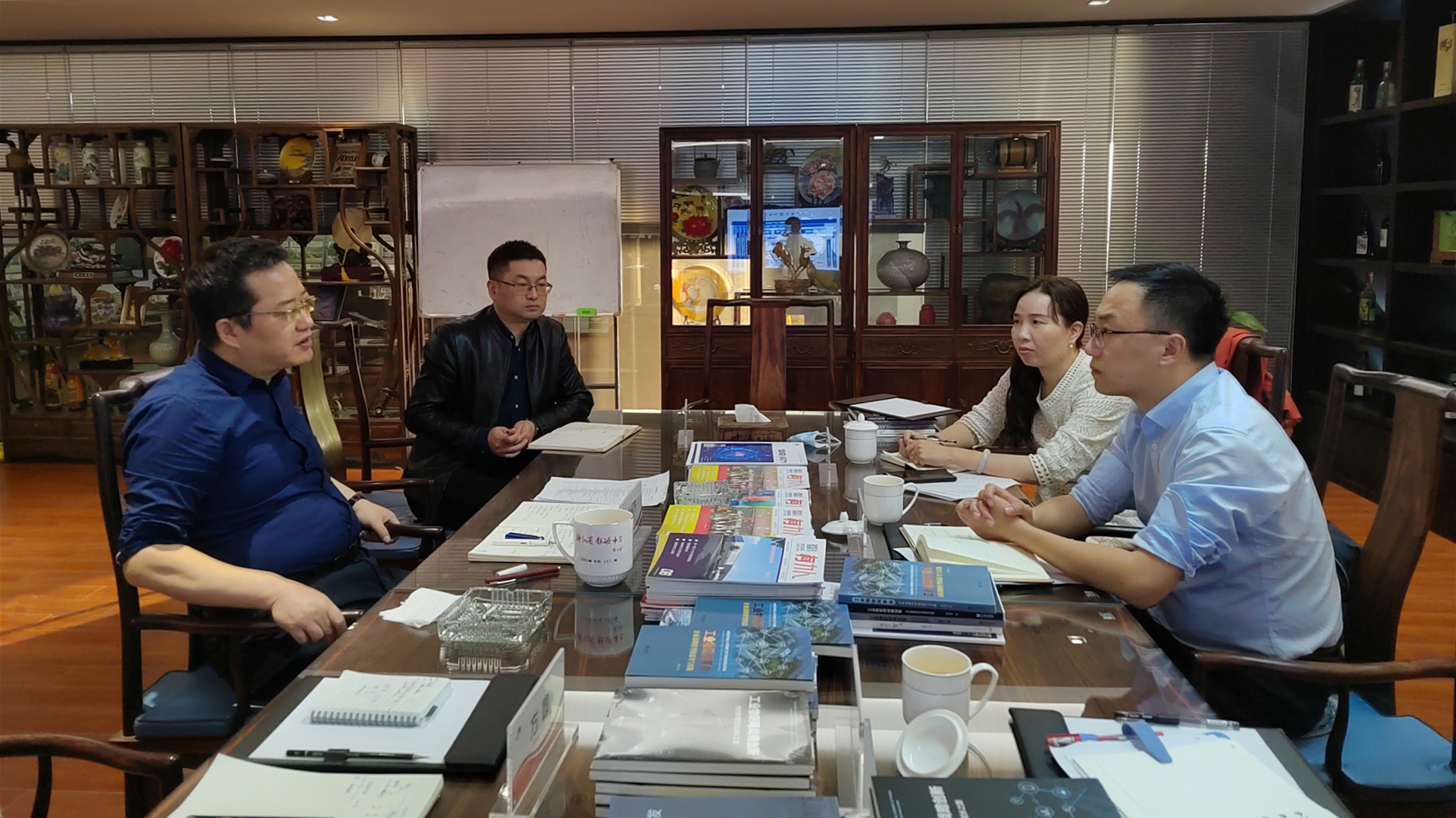 寧波市經(jīng)濟(jì)和信息化局副局長、寧波市數(shù)字經(jīng)濟(jì)局局長王懿棟一行赴柯力傳感調(diào)研