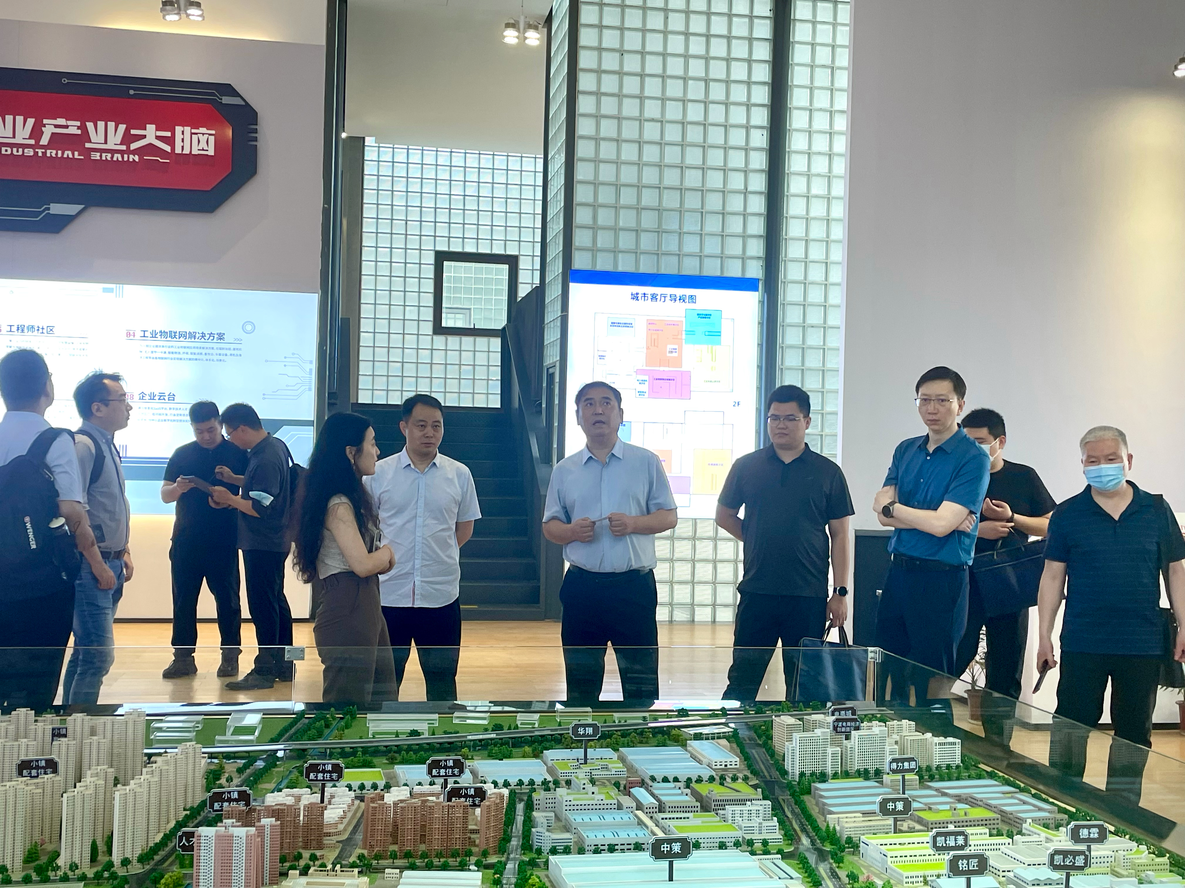 鄭州市工信局黨組成員、副局長(zhǎng)曹永濤一行蒞臨柯力傳感考察調(diào)研