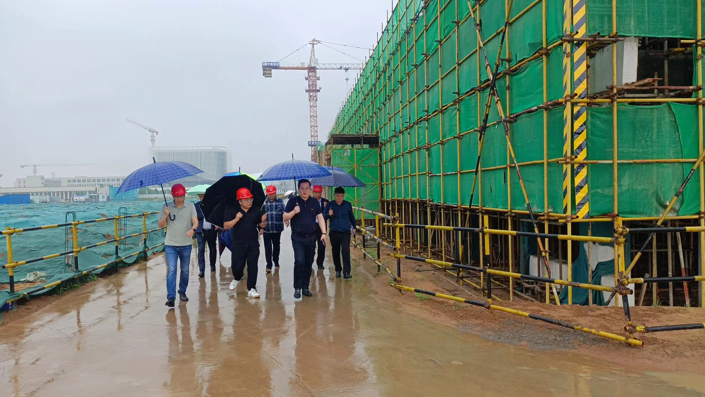 集團總裁柯建東蒞臨鄭州公司指導(dǎo)工作