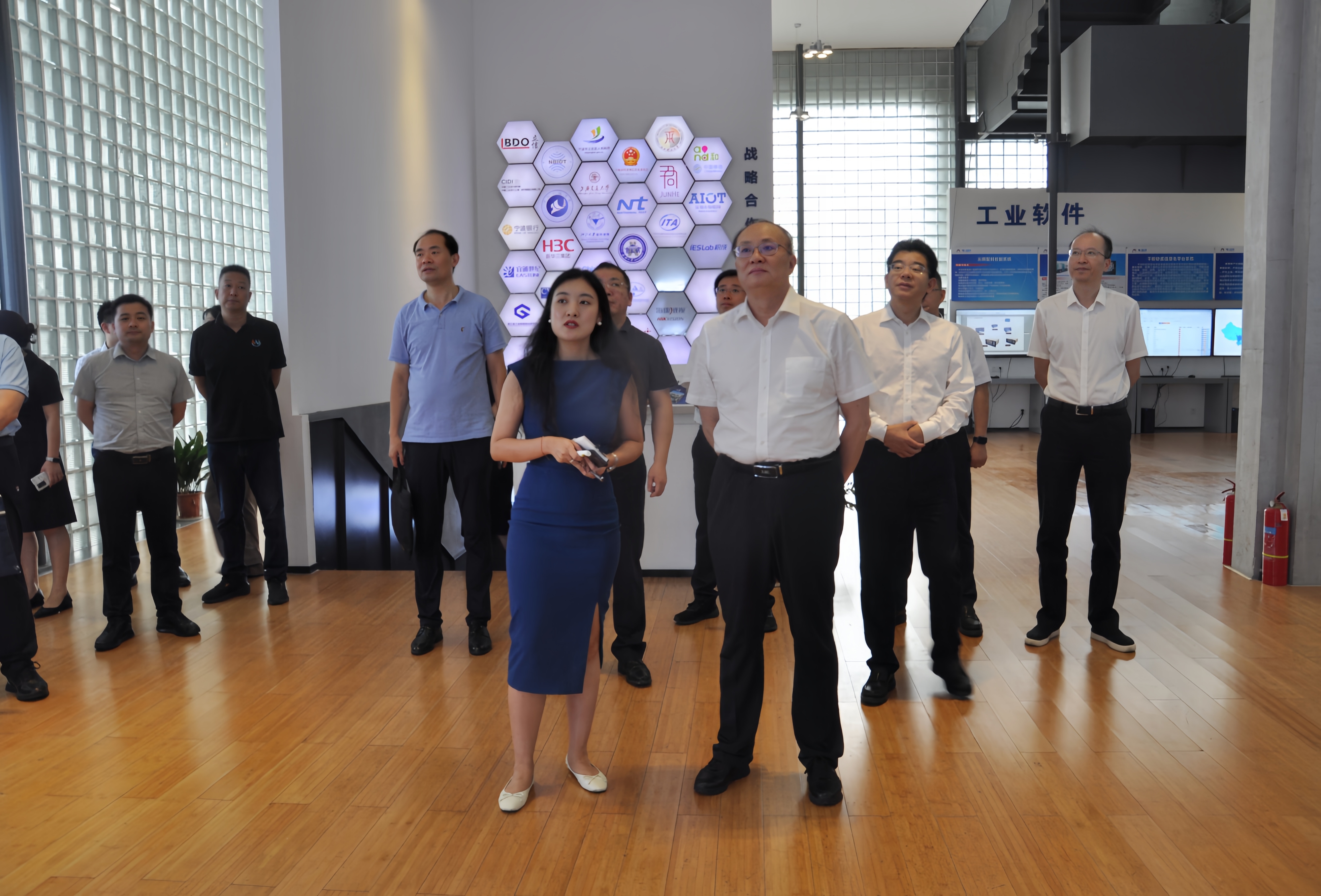 國務院發(fā)展研究中心副主任、黨組成員余斌一行蒞臨柯力傳感考察調(diào)研