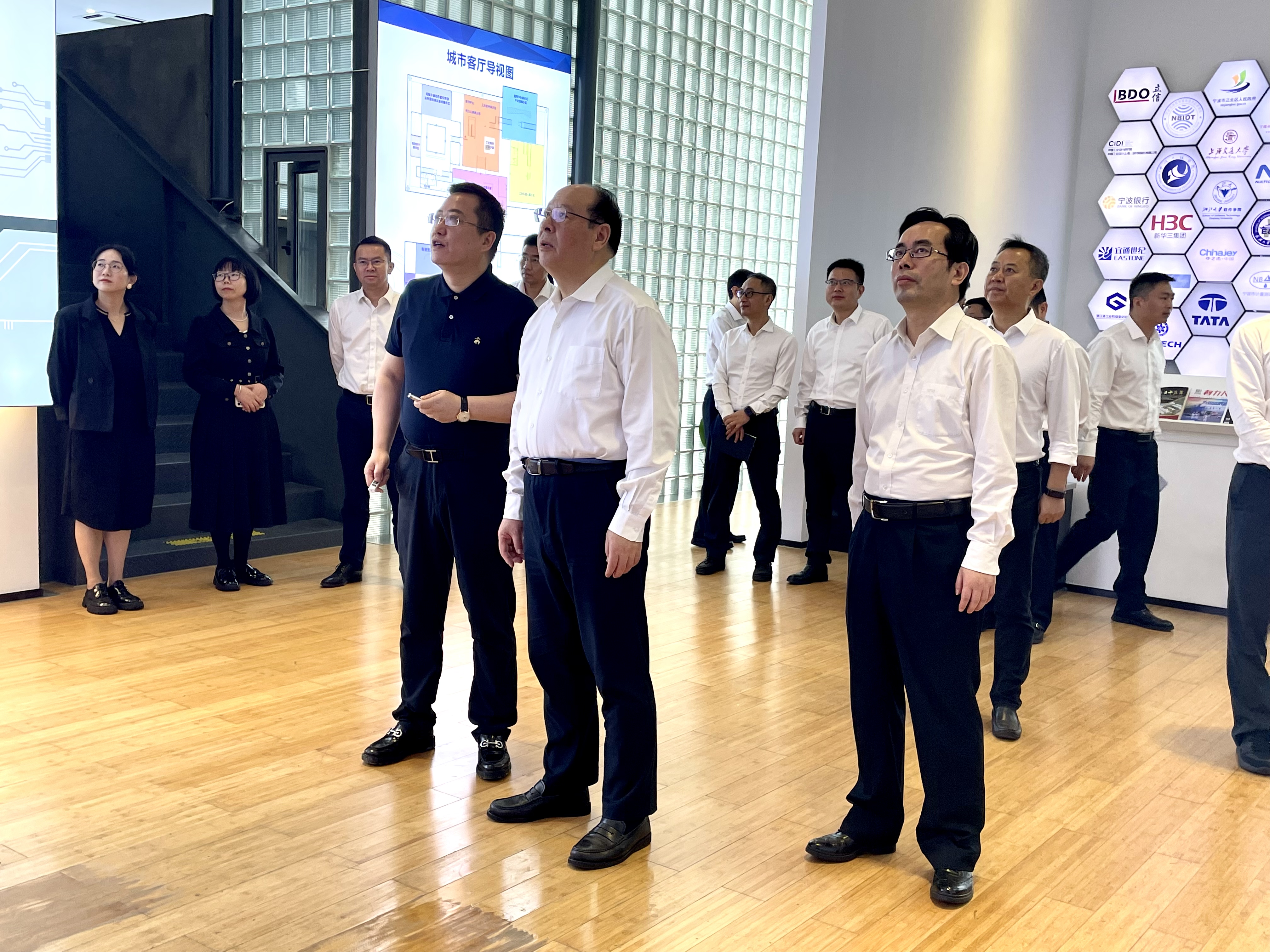 浙江省委常委、寧波市委書記彭佳學一行蒞臨柯力傳感走訪調(diào)研