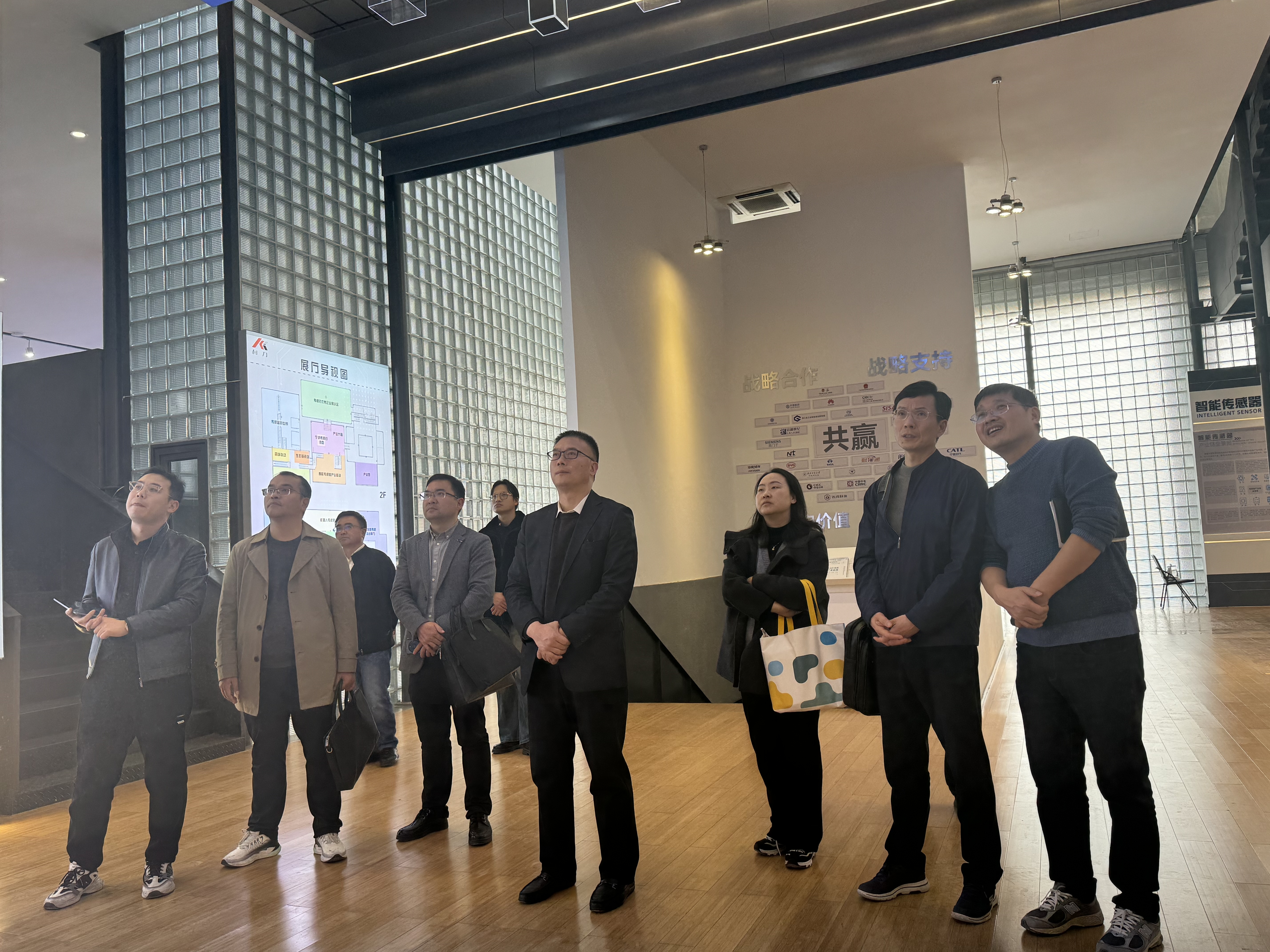 寧波市數(shù)據(jù)局黨組書記戴云一行蒞臨柯力傳感考察調(diào)研